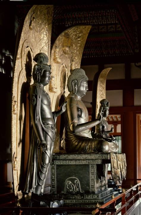 仏像 美のひそむ場所（2） 薬師寺「薬師三尊像」 日本経済新聞 奈良 薬師寺 仏像 彫像
