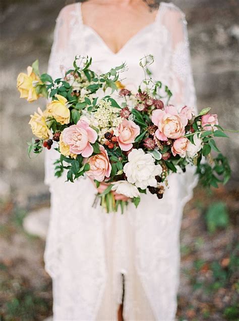 Find your spring wedding inspiration from these 6 spring wedding themes and designs for 2021. RueDeSeineBridalSession in 2020 | Spring wedding bouquets ...