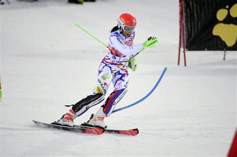 De tsjechische petra vlhova heeft vandaag ook de tweede wereldbekerwedstrijd slalom in het finse levi op haar naam geschreven. Vlhova gets the better of Shiffrin to claim slalom win at FIS World Cup in Levi