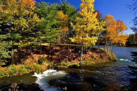 10 Of The Best Places To See Fall Foliage In Canada Trees Beautiful