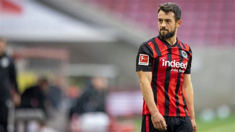 If not for the terrible results of monchengladbach in 2021, then the confrontation between borussia and eintracht could be. Bundesliga | Eintracht Frankfurt muss auf Amin Younes ...