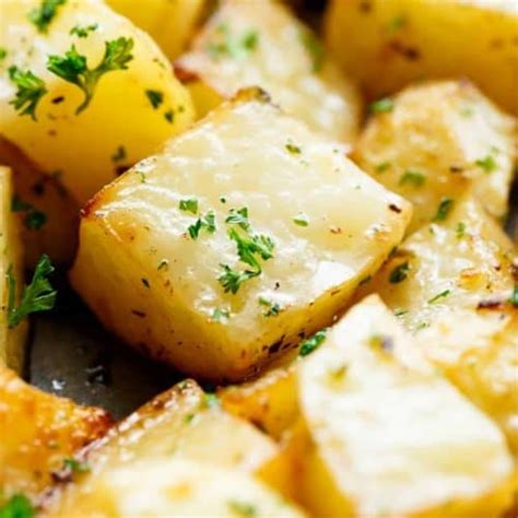 Crispy Garlic Roasted Potatoes