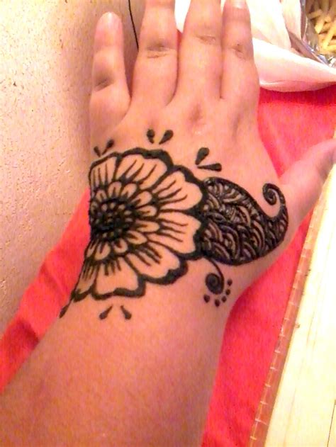 You can add layers or create a doddle around the same too! Simple hand henna design (flower series #21) by Aniiron on ...