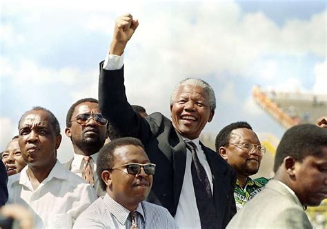 Nelson Mandela South Africas Face Of Change Dies Sfgate