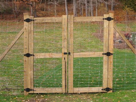 Helping you to do it yourself! Double wood gate. (With images) | Fenced vegetable garden, Diy garden fence, Deer fence
