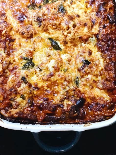 Working in batches, cook pasta in a large pot of boiling salted water, stirring. Romige paddenstoelen lasagne naar idee van Ottolenghi ...