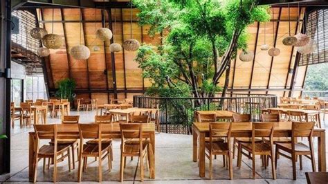 Miliki Konsep Saung Lesehan Dengan Pemandangan Taman Ini Restoran