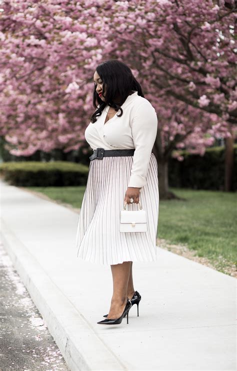 Plus Size Outfit Ideas Pleated Blush Skirt Spring Shapely Chic Sheri Plus Size Fashion Blog