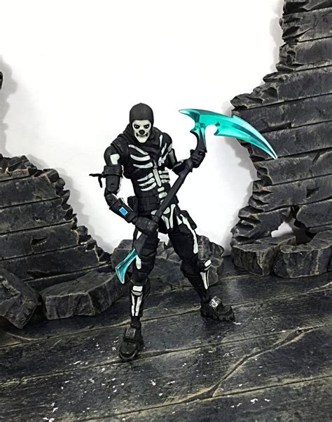 Mcfarlane Toys 7 Walgreens Exclusive Fortnite Green Glow Skull Trooper Figure Video Review And
