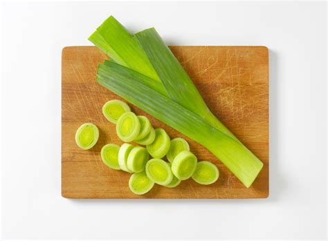 Add the almonds and cook for 5 mins more. How to Cook Leeks - Tastessence