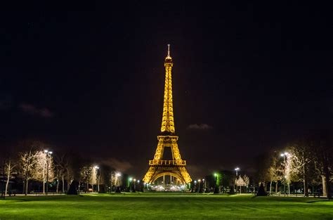 Fileeiffel Tower At Night Paris 20 April 2013