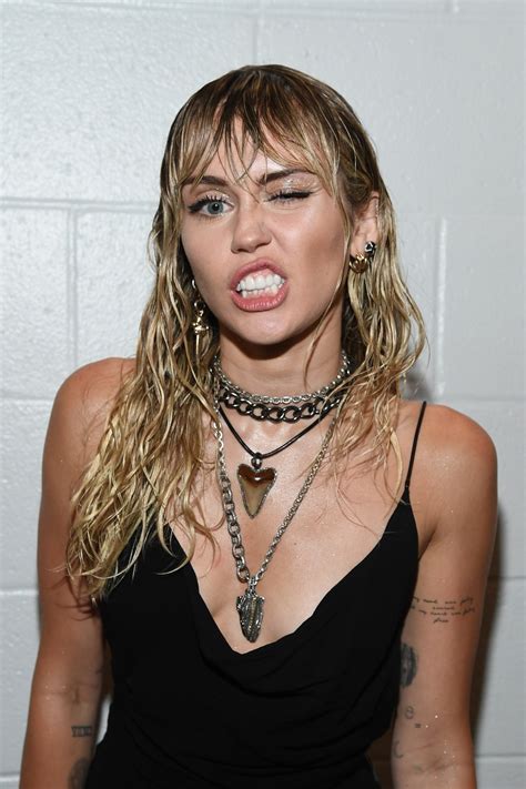 Miley Cyrus Rocks Wet Hair During Her Performance At The Mtv Vmas