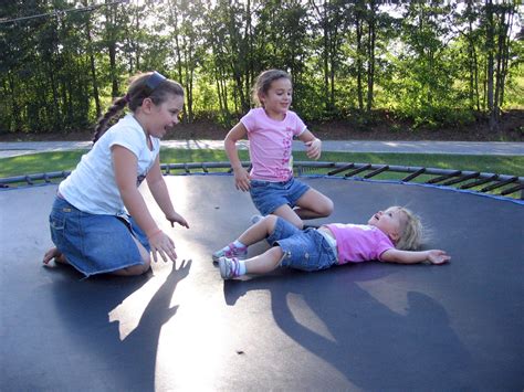 무료 이미지 아이들 트램폴린 장난 어린이 여자애들 점프하는 도약 1280x960 1261322 무료