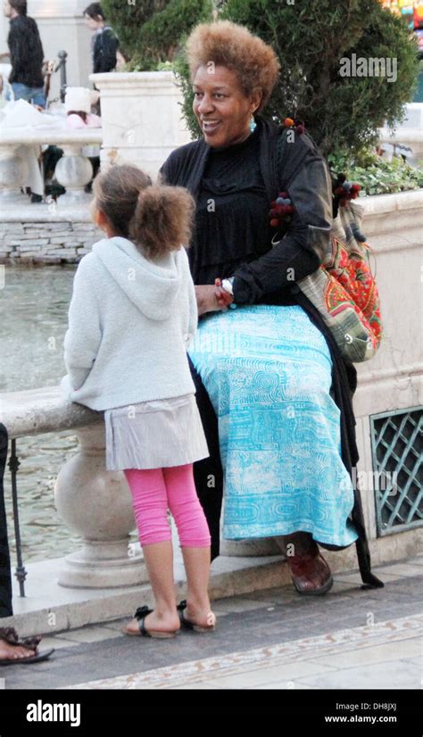 Cch Pounder At Grove With Her Daughter In Beverly Hills Los Angeles California Usa 27 03 12