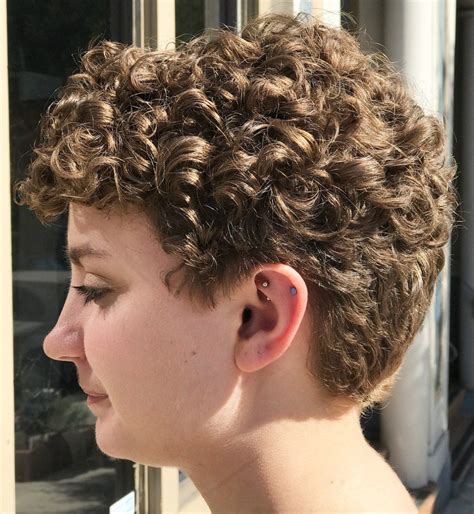 60 Most Delightful Short Wavy Hairstyles Cheveux Courts Bouclés
