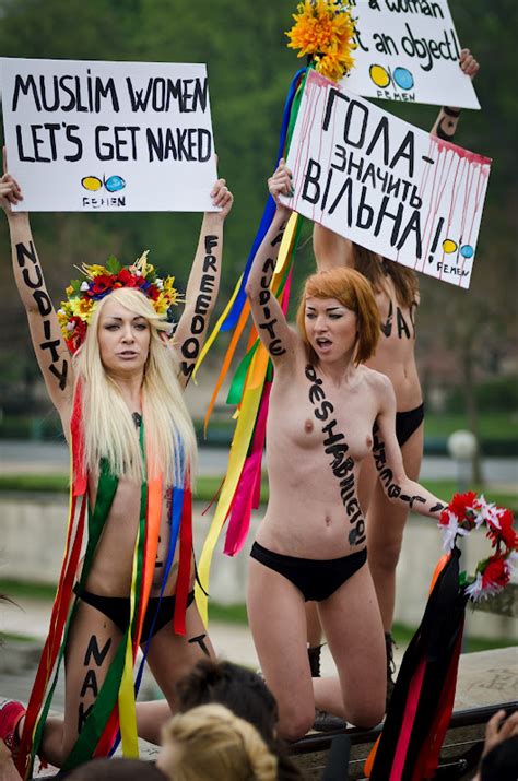 Femen Nude Guro Protest Against Islam Sankaku Complex