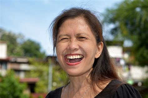 Äldre Filipina Female Senior Saluting Arkivfoto Bild Av Vuxen Asiatisk 132226108