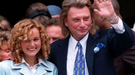 Avec lui, elle va se métamorphoser. Mariage Johnny et Laeticia (25.03.1996 )