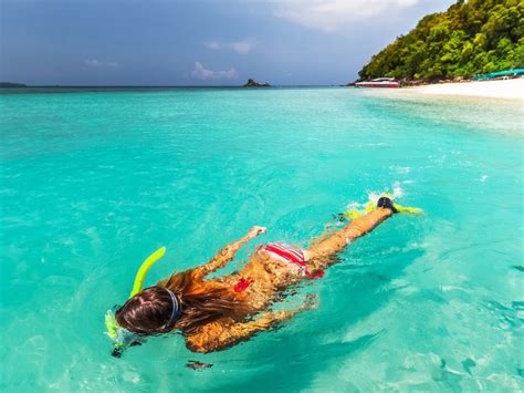 5 Pantai Snorkeling Terbaik Di Indonesia Tagar