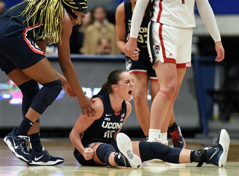 nika mühl breaks paige bueckers uconn record with 15 assists