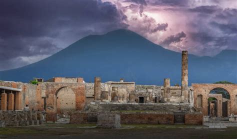 this day in history 24aug79 ad mount vesuvius erupts