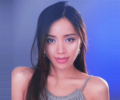 24 Pictures Of Youtube Personality Michelle Phan Peanut Makeup