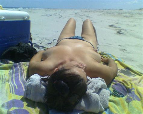 Porn Image Slut Wife Nude In Public On The Beach 211072602