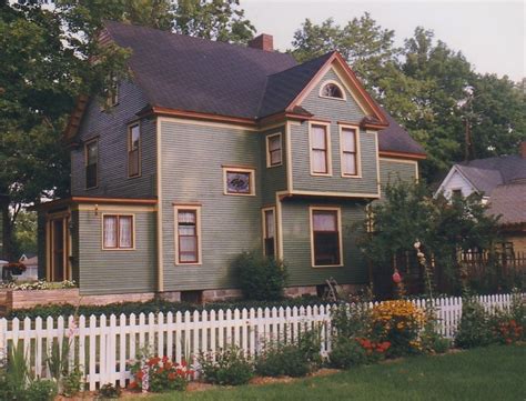 Modest Queen Anne Victorian Historic House Colors