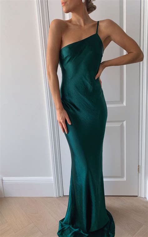 bridesmaids amelia maxi dress matte emerald green pretty lavish silkfred in 2021 formal