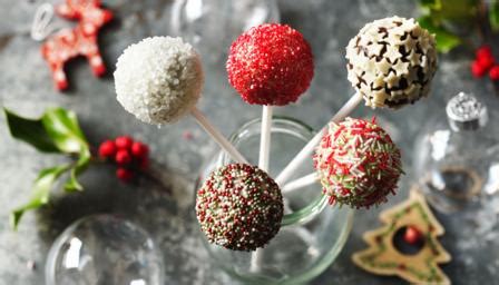 As cute as anything you see for sale, and they taste so much better when fresh, plus you can eat as many as you want! Christmas cake pops recipe - BBC Food