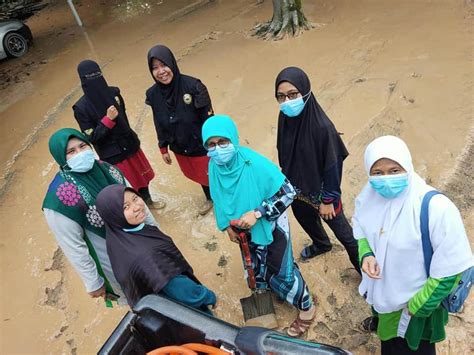 Terdapat beberapa cara untuk membantu mangsa banjir; Dari Tirai Dewan Muslimat PAS Negeri Selangor - Briged ...