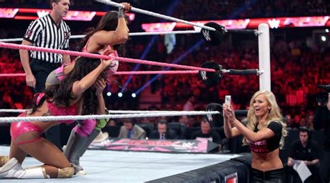 WWE Rosa Mendes Vs Layla Rosa Mendes Layla Mendes