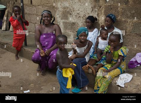 Women And Children In The Garki Area Of Abuja Nigeria Stock Photo Alamy