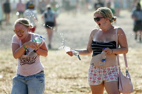 Glastonbury Festival Babes Bask In Weather As Revellers Do Hippy Crack