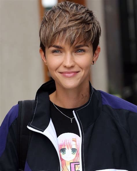 Pin By Kayla Shay On Ruby Rose Ruby Rose Hair Ruby Rose Haircut