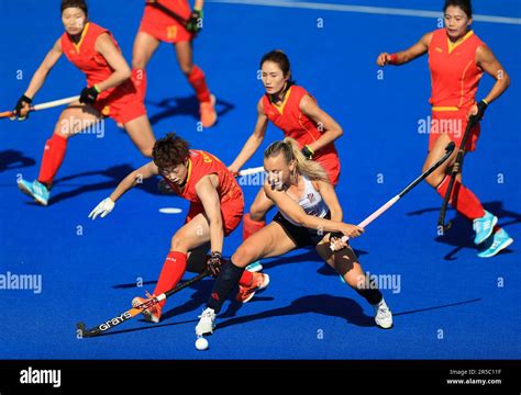Great Britains Hannah Martin Battles For The Ball With Chinas Xindan