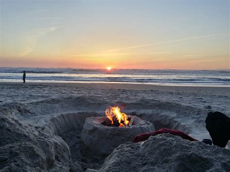 Open beach fires outside of the provided pits are prohibited at all times. Oregon coast - Saw someone do this a while ago on reddit ...