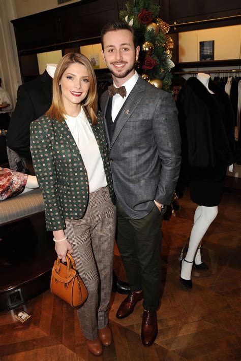 Zo vindt je informatie over ashley zelf, stijl, haar films, tv series en andere projecten. Ashley Greene - At the Brooks Brothers Holiday Celebration ...