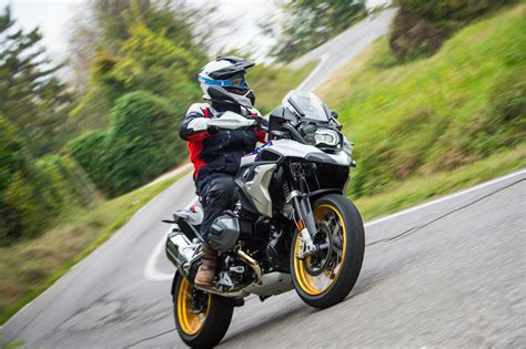 Subscribe.overview of the highlights of the new bmw r 1250 rt:• further developed boxer engine with bmw shiftcam. BMW R 1250 GS, video e foto ufficiali dell'ammiraglia ...