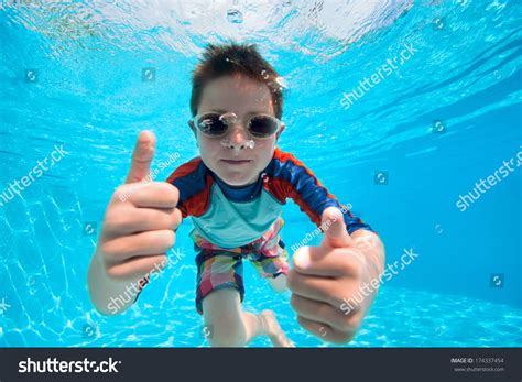 43393件の「underwater Swim With Kids」の画像、写真素材、ベクター画像 Shutterstock