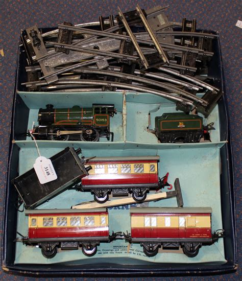 A Hornby Gauge O Clockwork No 51 Passenger Train Set Comprising 0 4 0