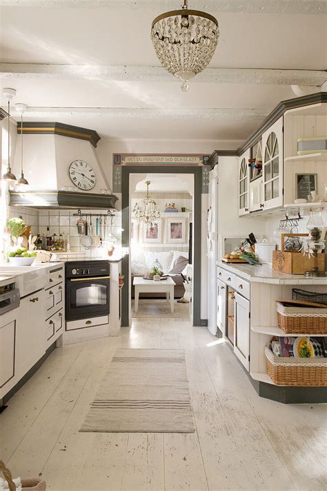Küche Im Landhausstil Mit Weißem Boden Bild Kaufen 13372192
