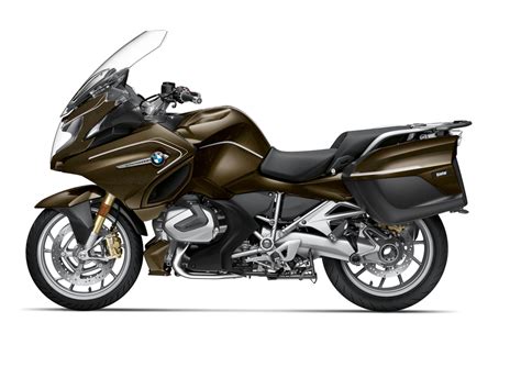 All variants have a robust appearance with valuable materials and haptics characterize the style exclusive. Essai BMW R 1250 RT : au sommet ! - Moto Magazine - leader ...