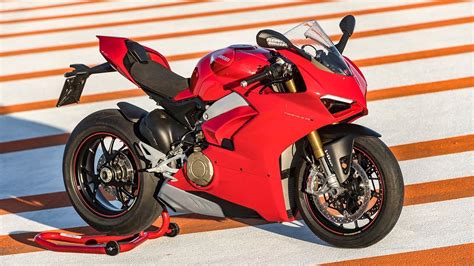 2019 Ducati Panigale V4 S Review Mc Commute Youtube