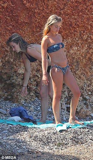 Lady Amelia Windsor Enjoys A Sun Soaked Holiday In Ibiza Daily Mail Online