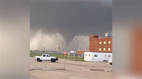 Video Shows Tornado Near Tulsa International Airport The Washington Post