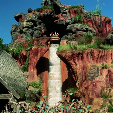 Disneys Splash Mountain Will Be Re Themed To Princess And The Frog