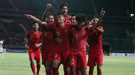 Garuda muda akan menghadapi korea utara pada pertandingan terakhir kualifikasi yang akan digelar petang ini. SEDANG BERLANSUNG Live Streaming Timnas Indonesia U-19 Vs ...