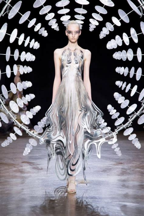 Iris Van Herpen Sculpts Kinetic Couture That Moves As Models Walk The Runway Fashion