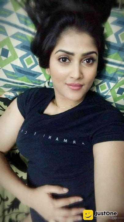 Sexy Tight Tshirt Dp Pictures For Whatsapp